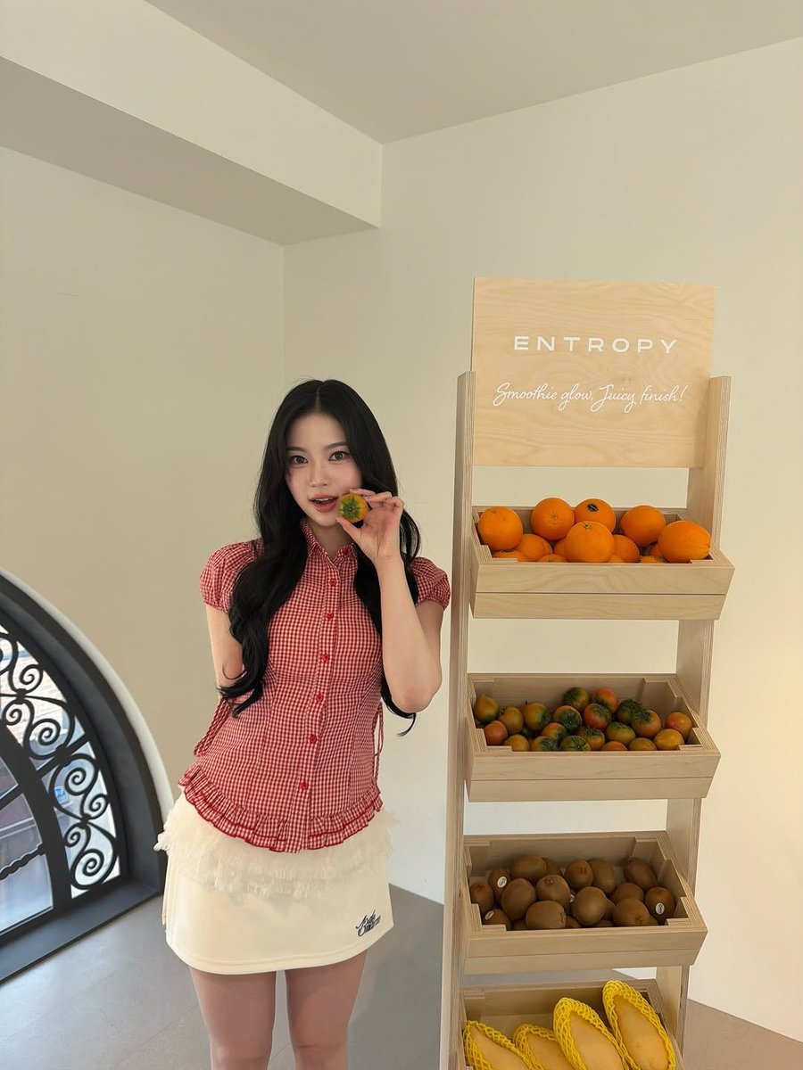 isalyee's tweet image. Kakak :3 malu banget dibilang lucu gini. Cuman aku akan mengakui bahwa aku aslinya emang lucu. 😝♥️ Sebenarnya aku bingung mau pake apa terus aku ada kepikiran mau pake foto yang #beda tapi kira kira aku cocok gitu atau cocok gini? Mau liat kakak kalau pake kacamata dong.
