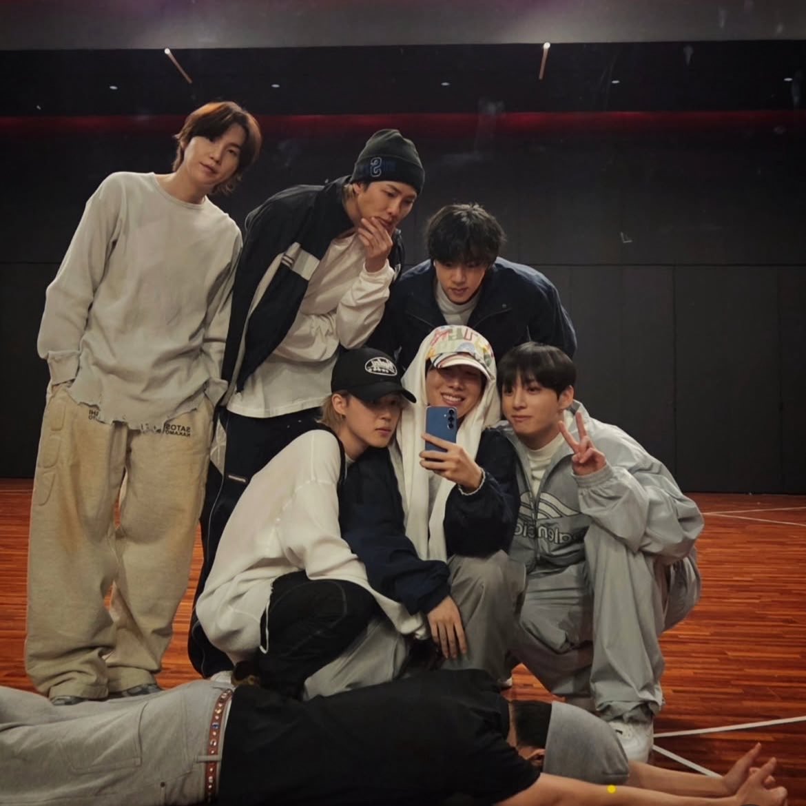 KookminKarma🐰🐥 tweet media
