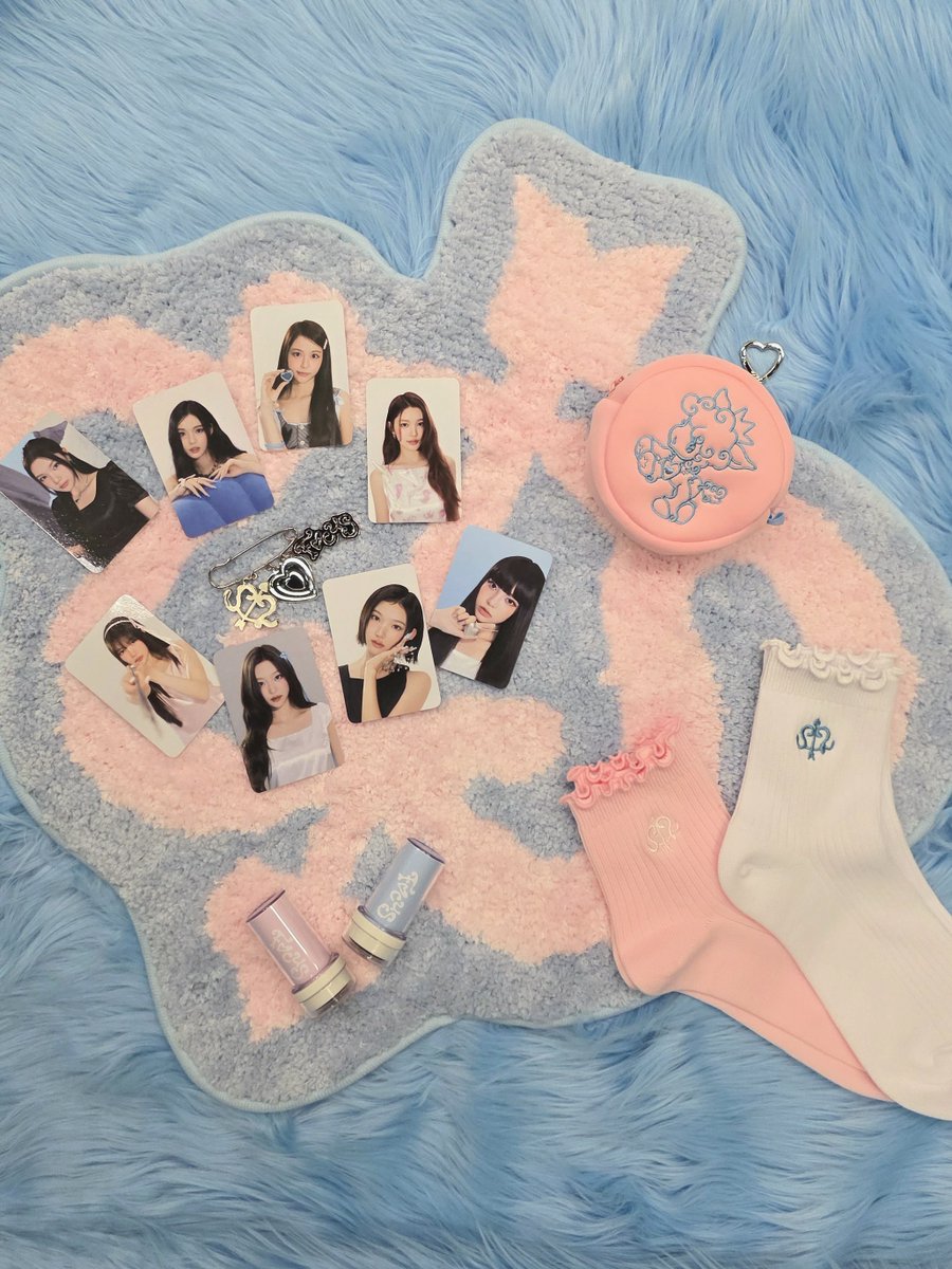 Hearts2Hearts 'FOCUS'
MD OFFLINE SALES OPEN

모두 다 하츠투하츠에게 집중-🏹🩵

MD LIST

📍SYMBOL BROOCH SET
📍FOCUS MOMENT RUG
📍FOCUS SOCKS SET
📍MINI POUCH KEYRING
📍MEMORY STAMP SET

#Hearts2Hearts #하츠투하츠 #H2H
#FOCUS #Hearts2Hearts_FOCUS
#KWNAGYA #KWANGYA_SEOUL #광야