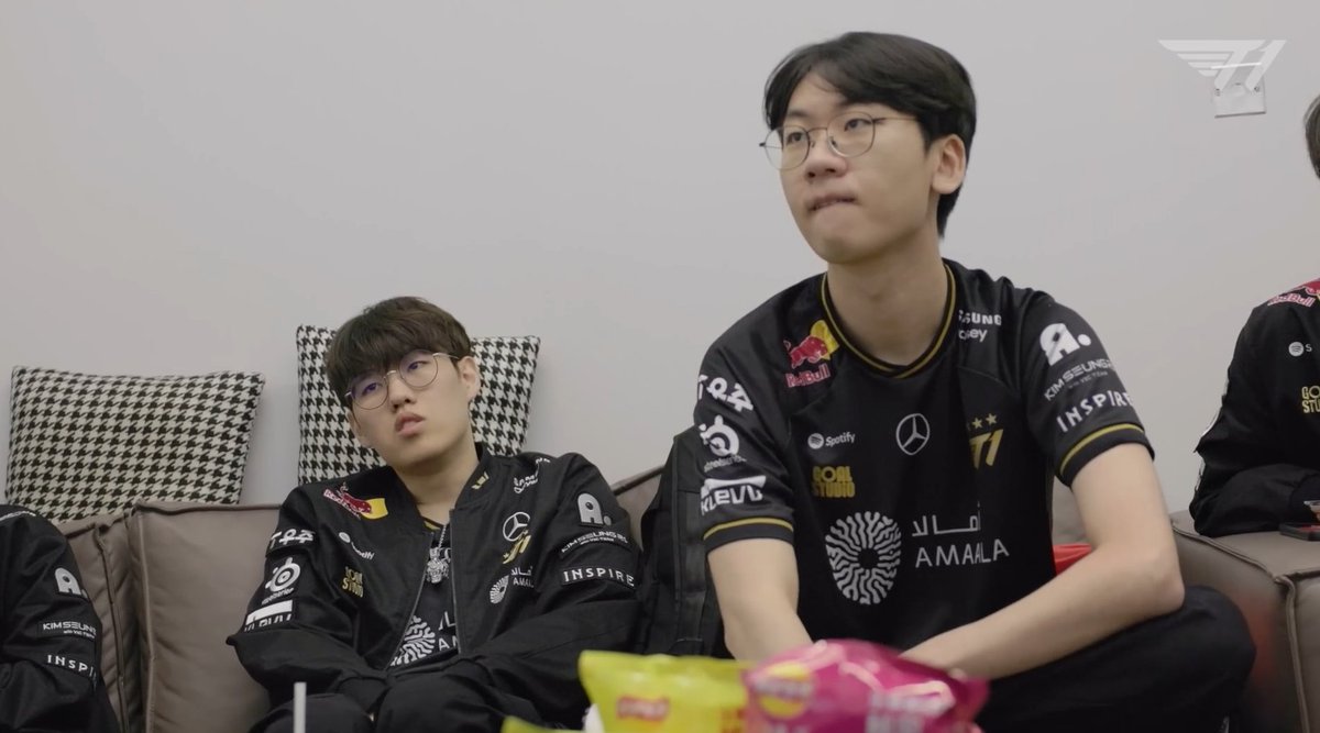 em’b ᯓ★ tweet media