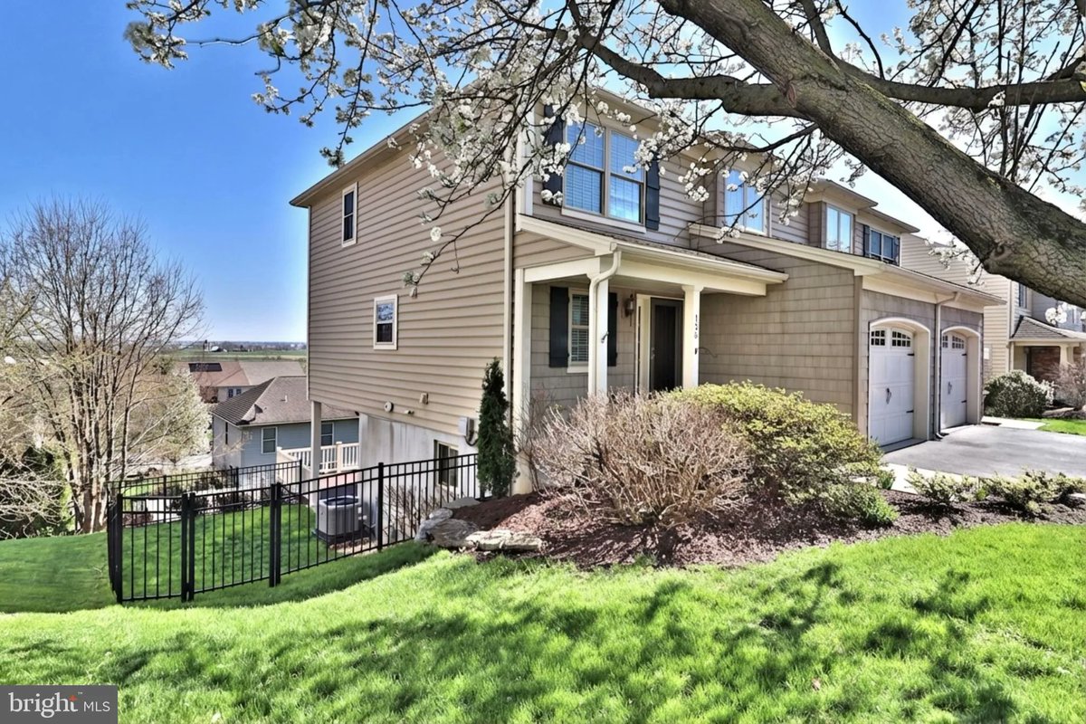 RisserGroup's tweet photo. 136 Eagle Drive, Ephrata, PA, 17522
3 bed | 3 bath 2074 Sq. Ft.
Active | 347500
https://t.co/dLaZJ87FjT
Clean and well-maintained 3-bedroom, 2.5-bath home with a 1-car garage, offering a fantastic open floor plan and beautiful views. The spacious living room features a... https://t.co/2dJoZYsEC7