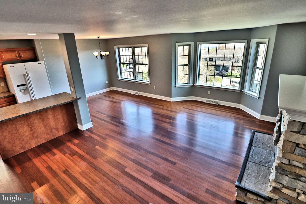 RisserGroup's tweet photo. 136 Eagle Drive, Ephrata, PA, 17522
3 bed | 3 bath 2074 Sq. Ft.
Active | 347500
https://t.co/dLaZJ87FjT
Clean and well-maintained 3-bedroom, 2.5-bath home with a 1-car garage, offering a fantastic open floor plan and beautiful views. The spacious living room features a... https://t.co/2dJoZYsEC7