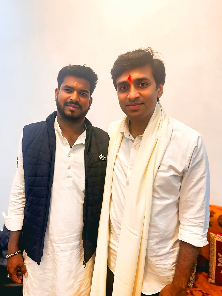 ParasharIYC's tweet photo. मध्यप्रदेश युवा कांग्रेस सोशल मीडिया विभाग के प्रदेश समन्वयक, मेरे पारिवारिक साथी, प्रिय छोटे भाई @Neelesh37620482 को जन्मदिवस की हार्दिक शुभकामनाएं एवं बधाई 🎂🎂

बाबा महाकाल से आपके उत्तम स्वास्थ्य, दीर्घायु और आत्मिक शांति की प्रार्थना करता हूँ।

#HappyBirthdayNeelesh 🎂🎂 https://t.co/iWenEVx6w3