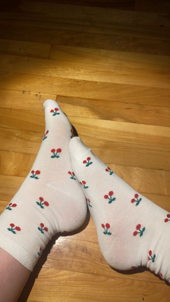 _Seven_xxx's tweet photo. Which disgusting foot slave wants to buy my socks after I wear them for a full day

Findom footslave feet pics paypig https://t.co/x5830E5Hxp