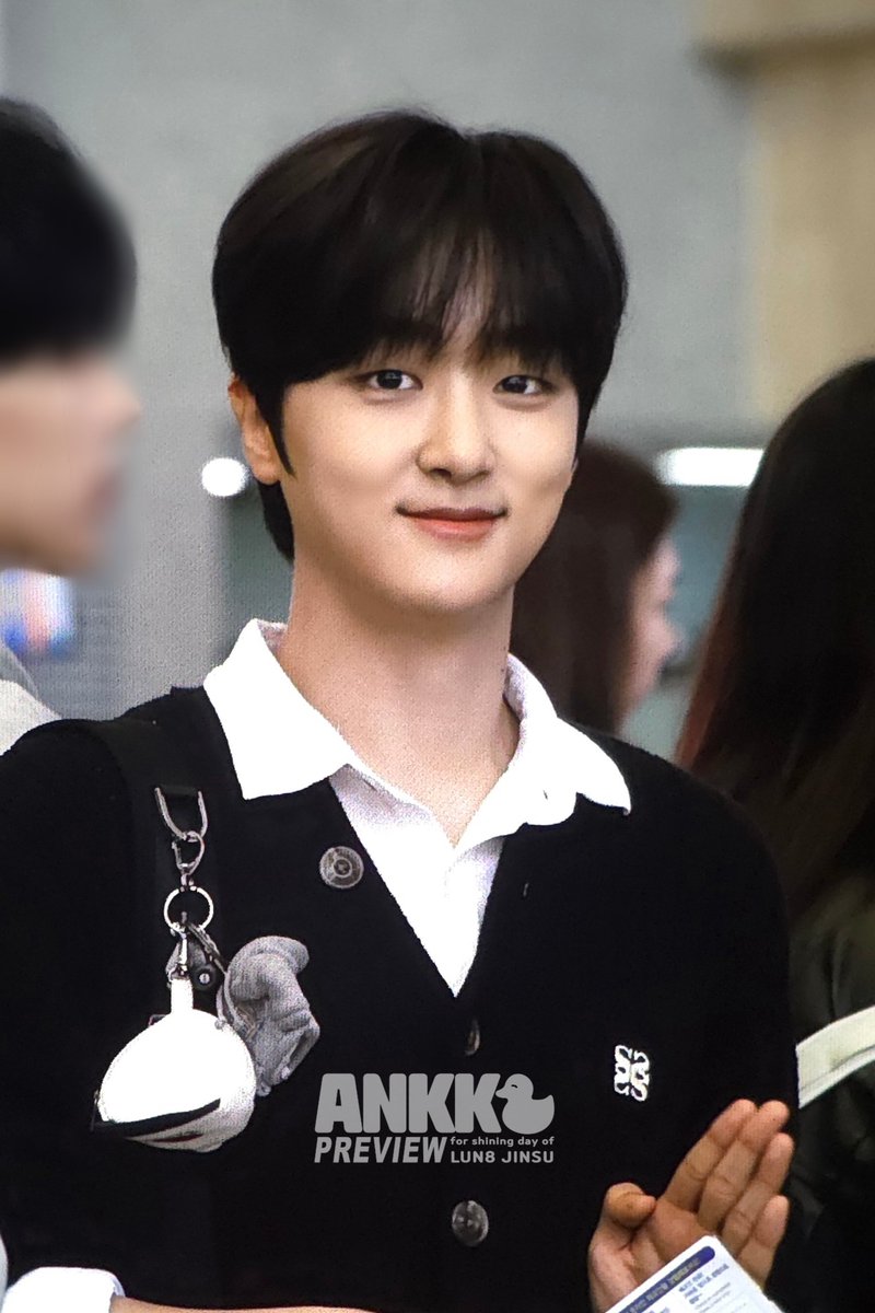 ankko_0205's tweet photo. 260415 ICN 출국
pre.

#진수 #Jinsu #루네이트 #LUN8 https://t.co/tO5Qrtd1VC