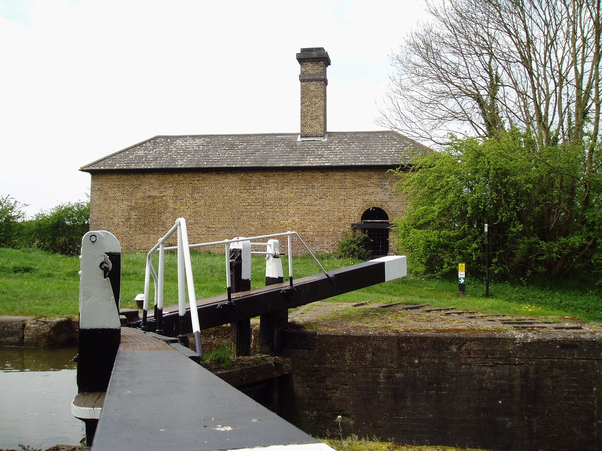 retired_tom's tweet image. My photos from #April 2007

@CanalRiverTrust #GrandUnionCanal #Seabrook #Marsworth #AylesburyArm #Lock #Bridge #Narrowboat #Reflections 

#Canals &amp;amp; #Waterways can provide #Peace &amp;amp; #calm for your own #Wellbeing #Lifesbetterbywater #KeepCanalsAlive