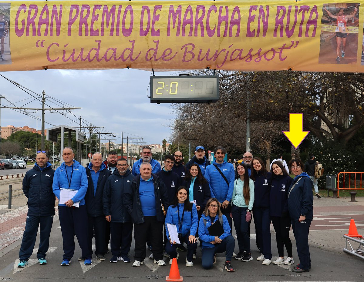 AtleElsSitges's tweet photo. Nos llena de orgullo, que una de las juezas "fijas" en Burjassot, Alicia Ruano haya sido elegida mejor jueza  de atletismo del año 2025, y recibirá su premio en la Gala del Atletismo Español este sábado 18 de abril en el Auditorio Príncipe Felipe de Oviedo.

Alicia Ruano combina experiencia, rigor técnico y una destacada capacidad de colaboración dentro del estamento arbitral. Durante la temporada 2025 ha renovado su presencia en el panel internacional de marcha de World Athletics en categoría Silver, consolidando así su trayectoria en el máximo nivel de la especialidad. A nivel nacional, ha sido designada en diferentes campeonatos de España, desempeñando funciones de responsabilidad en pruebas de referencia del calendario federativo. Asimismo, ha desarrollado una importante labor formativa, colaborando tanto en cursos de ámbito nacional como en acciones de formación a nivel autonómico, contribuyendo a la preparación de nuevas promociones de jueces. Del mismo modo, forma parte activa de la Comisión de Marcha, manteniendo una implicación constante en el desarrollo y evolución de la especialidad.

En Burjassot, siempre ha estado predispuesta a colaborar y ofrecer sus reflexiones en positivo para mejorar nuestra prueba: GRACIAS!!

Enhorabuena!!!

#BurjassotMarcha @EduardoLCoach
