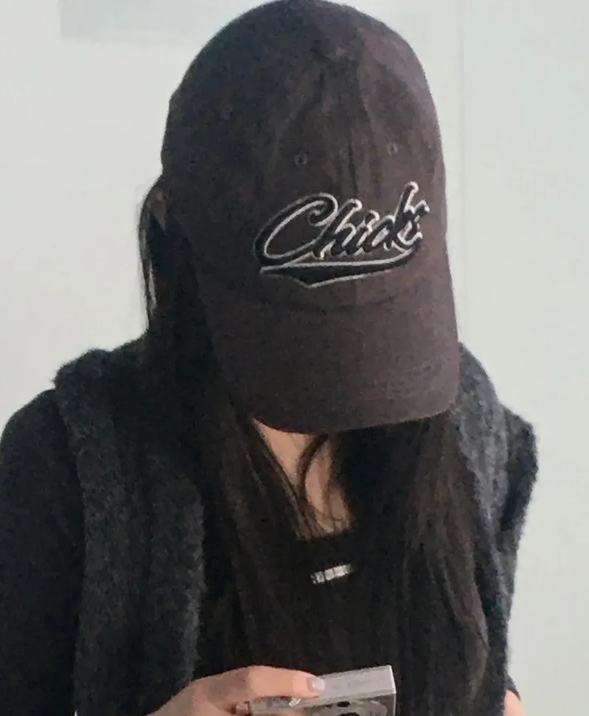 #팔로우 #RT #맘찍
원하는 컬러 댓글 남기기(네이비 차콜 브라운)
3분 추첨해서 모자 선물 증정!

흰티&amp;데님코디,,그리고 볼캡 하나로 핀터레스트룩 완성☆
칙스 로고 자수가 박힌 볼캡으로 핀터룩 입자!

musinsa.com/products/59109…