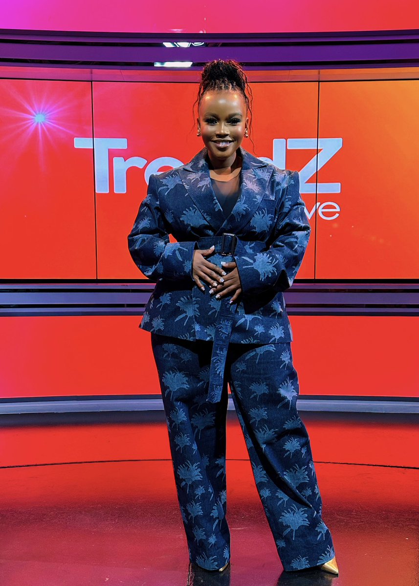 Noni_Khumalo's tweet photo. 🚨SECOND BIG NEWS FOR THE YEAR🚨 

I’m officially BACK on TV as an Entertainment News Reporter 📺 

Catch “On The Beat” with me, Nonhlanhla ‘Noni’ Khumalo, every Friday at 19:30 on SABC News Channel 404.

Grateful. Excited. Ready 🙏🏾 https://t.co/9czc86vZkR
