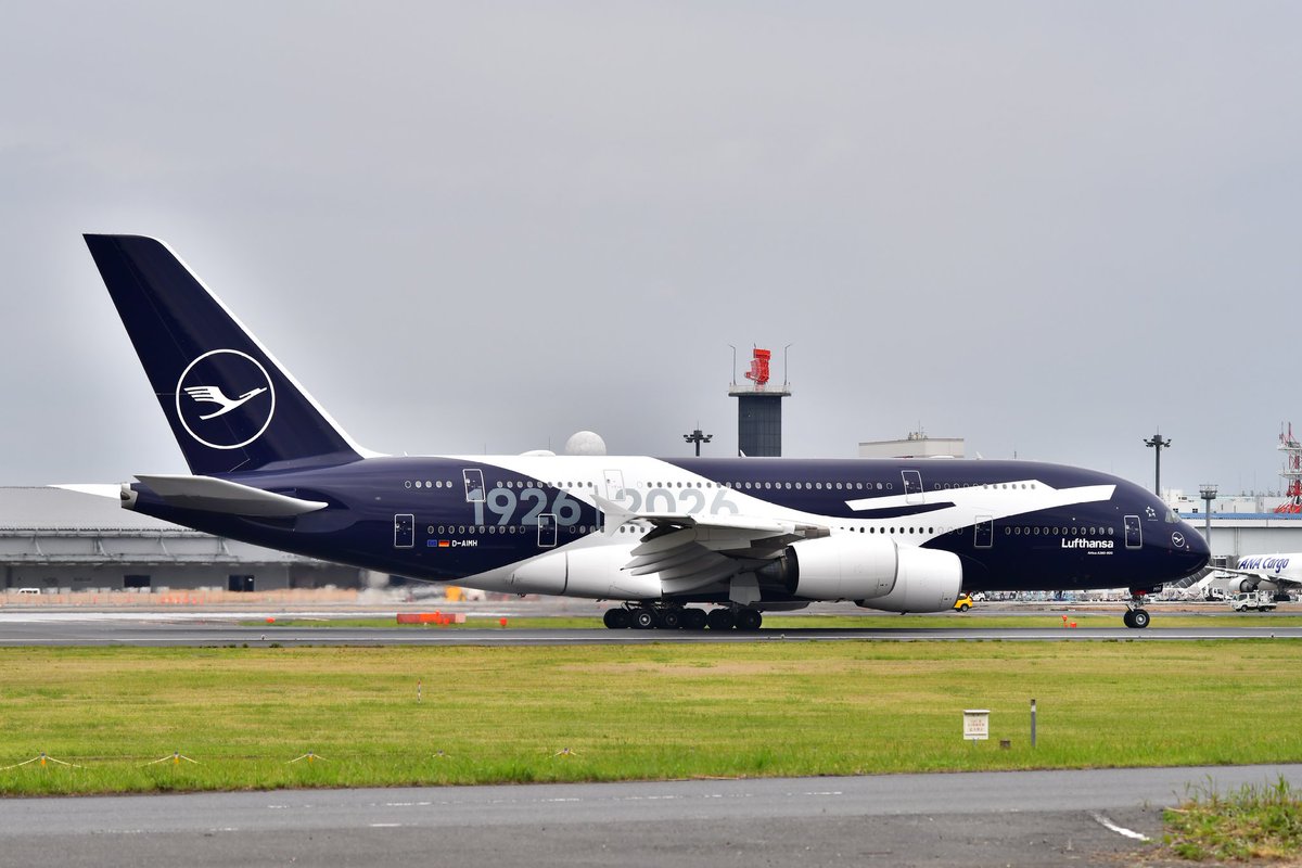 Ricky_GRJ76's tweet photo. 20260415
LH/DLH Lufthansa
D-AIMH(A380-800) "100th Anniversary Livery"
成田 NRT/RJAA 16R↑

ミュンヘンへのお帰りをお見送り。4発機の力強さを見せつけ飛び立っていきました🤗。
went to say bye for return to Munich, she showed powerful quadjet way🤗.

Ai Zoom Nikkor 80-200mm f4s + D850 https://t.co/YQEJj7C594