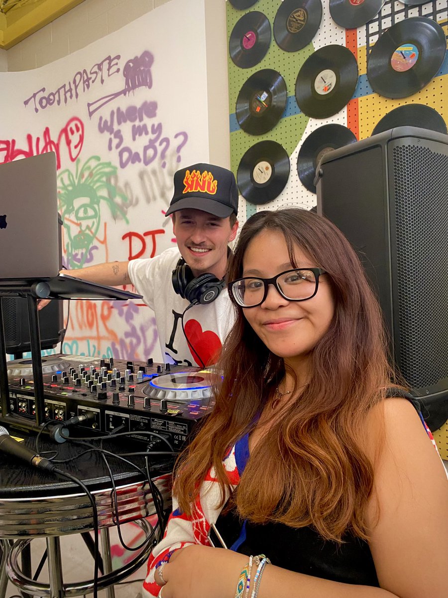 okitsmai's tweet photo. (this is the only picture i have of us) BUT HAPPY BIRTHDAY UNCFORDDDD!!!! i hope you have a good day and amazing birthday! thank you for being my favorite streamer and person of all time <3333 https://t.co/AnQBVTueAm
