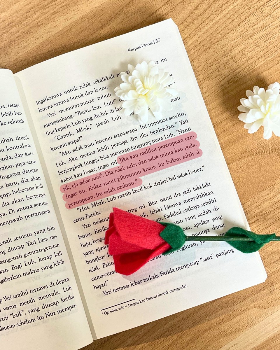 gramedia's tweet photo. Tidak ada yang salah dengan perempuan. Miris sekali jika kata-kata yang melecehkan masih dibungkus sebagai humor seolah itu hal yang biasa.

Saatnya berhenti menertawakan yang merendahkan. Tidak ada toleransi untuk hal yang salah dan tidak pernah benar. https://t.co/iIByofZCSu