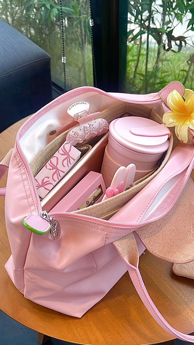 nyliava's tweet photo. University tote bag https://t.co/6DpRfWuT5C