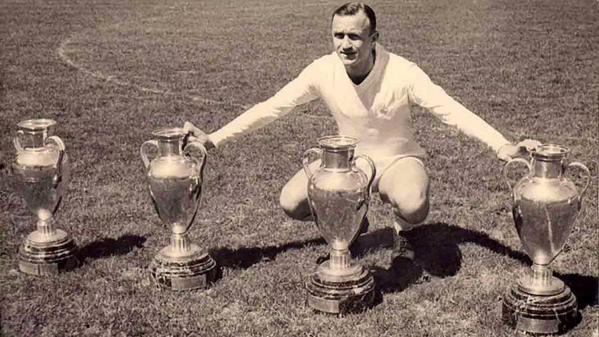 UruguayanHeroes's tweet photo. Legendary Uruguayan defender José Santamaría has passed away at the age of 96.

Born in Montevideo to Spanish parents, Santamaría enjoyed great success in Uruguay with Nacional before joining Real Madrid in 1957, where he won 4 European Cups and 6 La Liga's.

True icon. 🇺🇾🇪🇸 https://t.co/50AgMGDtgt