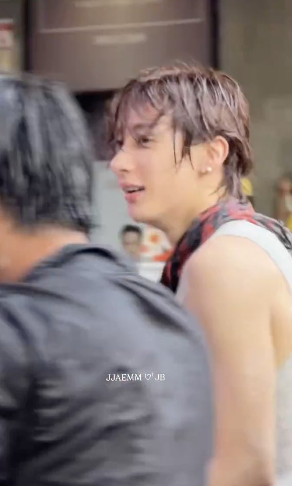 BitterHazel tweet media