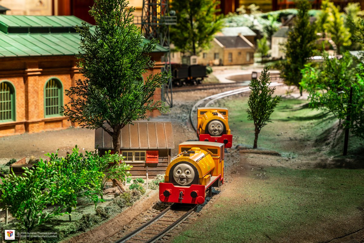 このTVシリーズで撮影に使用されたトーマスたちが #原鉄道模型博物館 に登場します。

第一部：トーマスたちの模型展示
4/9（木）〜4/20（月）

第二部：トーマスたちの模型走行
4/23（木）〜5/11（月）

ビルとベンは第二部に登場します。

ぜひ トーマスとなかまたちに会いにお越しください🚂✨