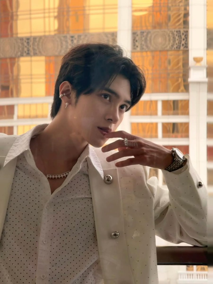 hendery 𝘧𝘪𝘭𝘮 tweet media