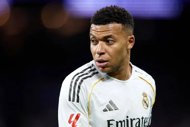 Mas__RM's tweet photo. Imagina que te dicen hace 3 años cuando se fue Benzema, que Mbappé no iba a llegar y al que se ficha es Joselu.

Que ganamos la Champions gracias a un doblete suyo al Bayern.  

Que al año siguiente se va Joselu, viene Mbappé y nos pasamos dos años sin pasar de cuartos de final. https://t.co/RCIb3Nb1wV