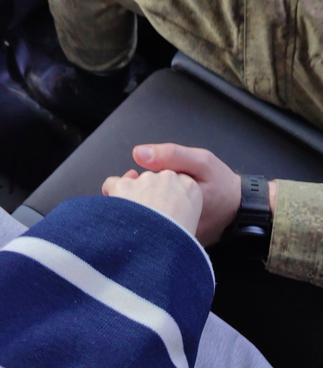 забрала свой круассанчик. госпаде, наконец-то. 😭