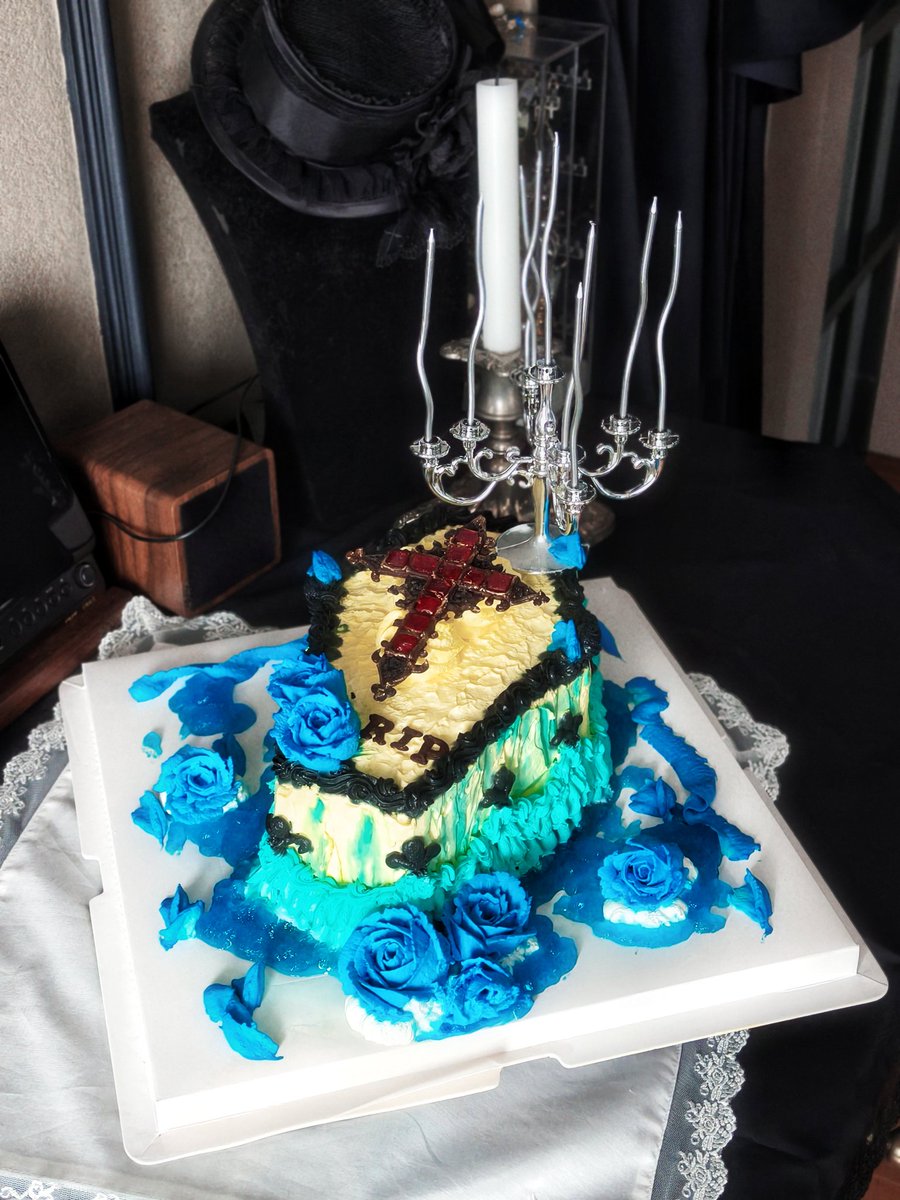 Kennlean11's tweet photo. 💙青蔷薇💙
🎂🎉
#birthday #moimememoitie #Gothic https://t.co/BHIHUtV0Yn