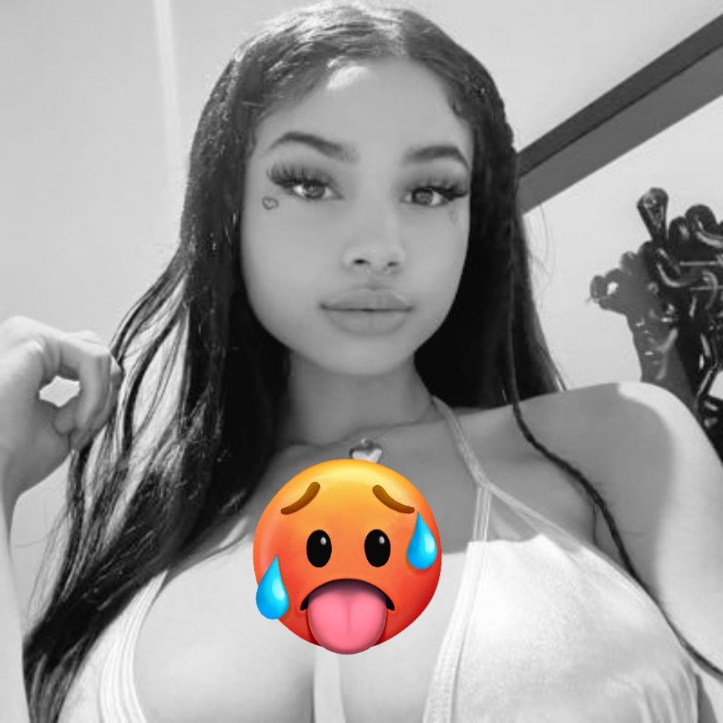 Christina Wayne 💞💞 rain 🌧️ tweet media