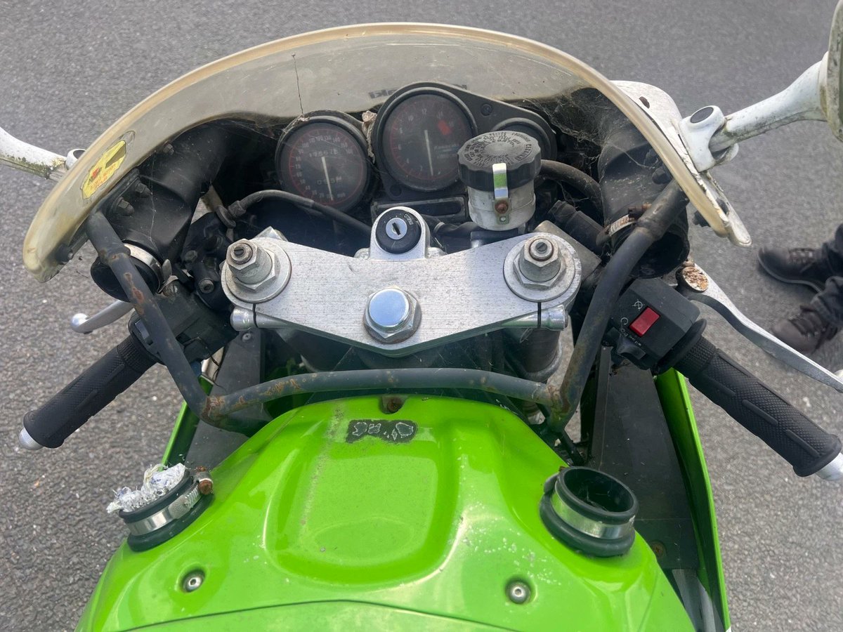 BarnfindMCycles's tweet image. Check out this 2001 Kawasaki ZXR400 restoration project! Ebay ad here ow.ly/WSby50YJ5Qw #Kawasaki #ClassicMotorcycles #BikeRestoration #MotorcycleRestoration #MotorcycleProject barnfindmotorcycle.com