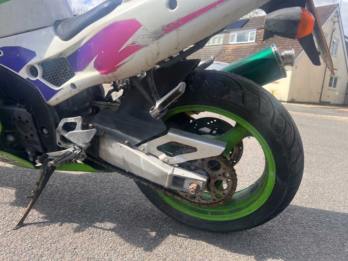 BarnfindMCycles's tweet image. Check out this 2001 Kawasaki ZXR400 restoration project! Ebay ad here ow.ly/WSby50YJ5Qw #Kawasaki #ClassicMotorcycles #BikeRestoration #MotorcycleRestoration #MotorcycleProject barnfindmotorcycle.com