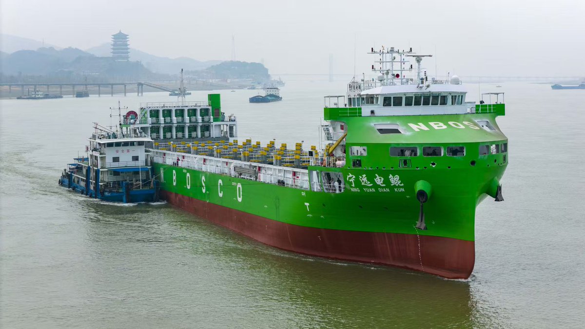 The China-developed world's largest 740-TEU electric intelligent sea ...