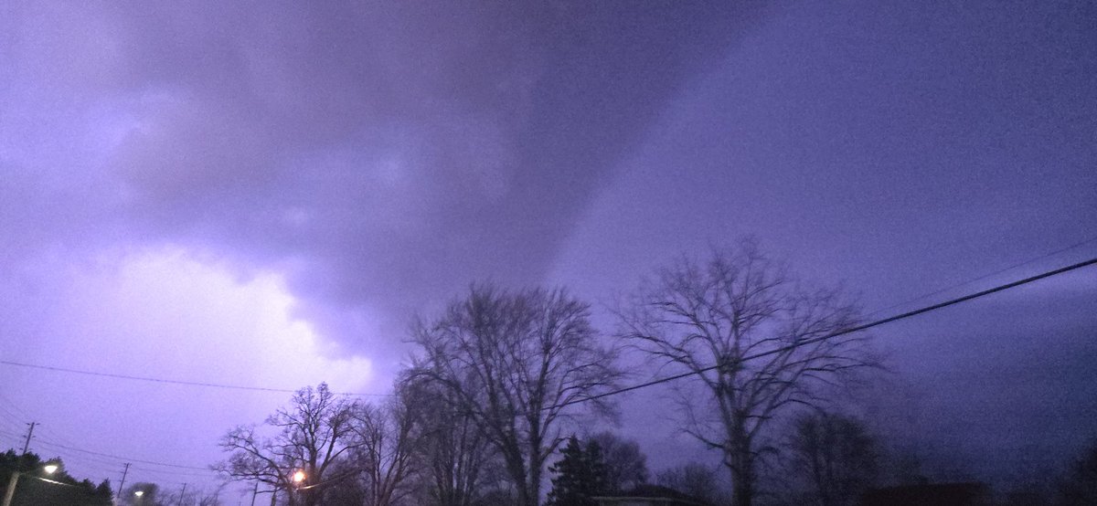 BethTrio's tweet photo. The Tornado Warned cell over Lasalle,ON 
Tornado sirens activated from Michigan in the background. @WE_SEE_ https://t.co/KhHENClAyQ