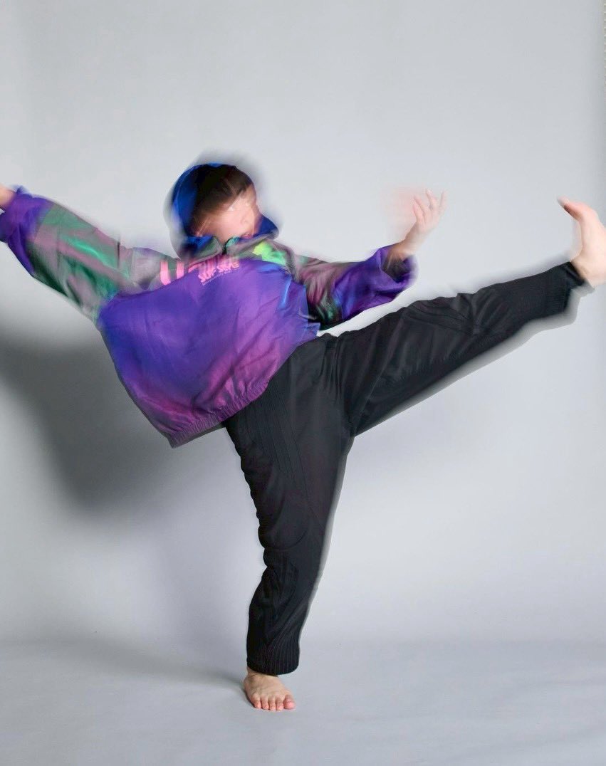 Baobab 第17回本公演『ゆれ』
フライヤーショット公開✨

フライヤー背景のモノクロ写真
実はメンバーのゆれショットでした！
カラーverを初公開！
服装の色にもこだわりあり！？

ぜひチラシと見比べてチェックしてみてください👀

詳細↓
dd-baobab-bb.boo.jp/nextstage/inde…