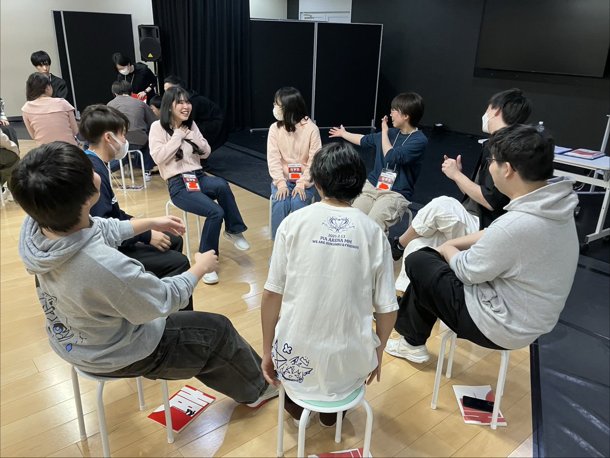sapporo42917098's tweet photo. 春の温かさが少しづつ訪れている札幌です🌷
今日は声優タレント科1年生の授業に潜入!
コミュニケーションをとりながら、体と声を使ってゲームをしていました!!
カメラに笑顔を向けてくれる場面も♪
ライバルであり、仲間であるみんなでがんばっていこうね✨
#代アニ #yoani https://t.co/p1gjlIwgcm