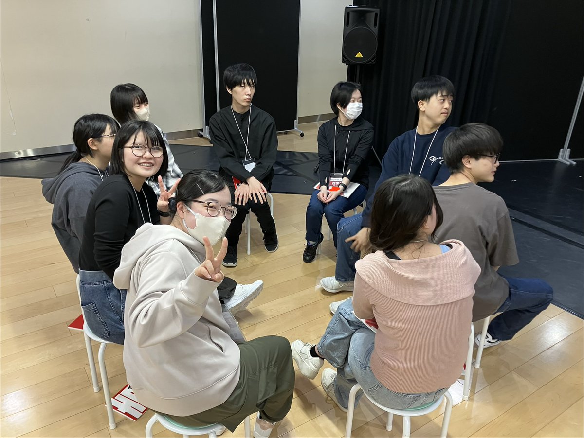 sapporo42917098's tweet photo. 春の温かさが少しづつ訪れている札幌です🌷
今日は声優タレント科1年生の授業に潜入!
コミュニケーションをとりながら、体と声を使ってゲームをしていました!!
カメラに笑顔を向けてくれる場面も♪
ライバルであり、仲間であるみんなでがんばっていこうね✨
#代アニ #yoani https://t.co/p1gjlIwgcm