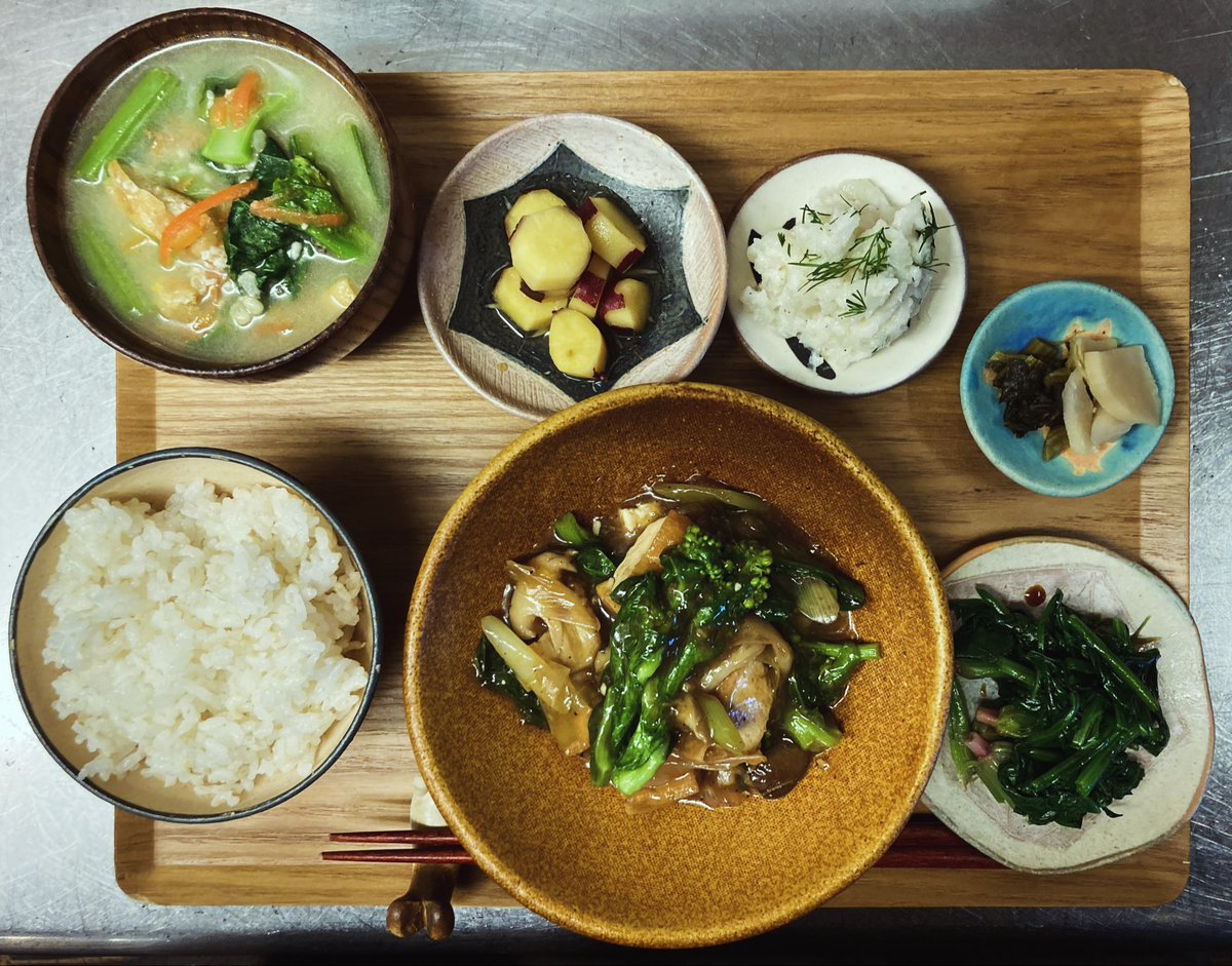 日替わり定食

4月11日のお野菜
菜の花と厚揚げのあんかけ
さつまいものレモン煮
菊芋のポテトサラダ
ほうれん草のお浸し
すぐき漬け
小松菜と人参とおあげさんのみそ汁
7分付き玄米

金曜日が大雨の中、小学校の入学式でした。小学校ライフ始まりました。