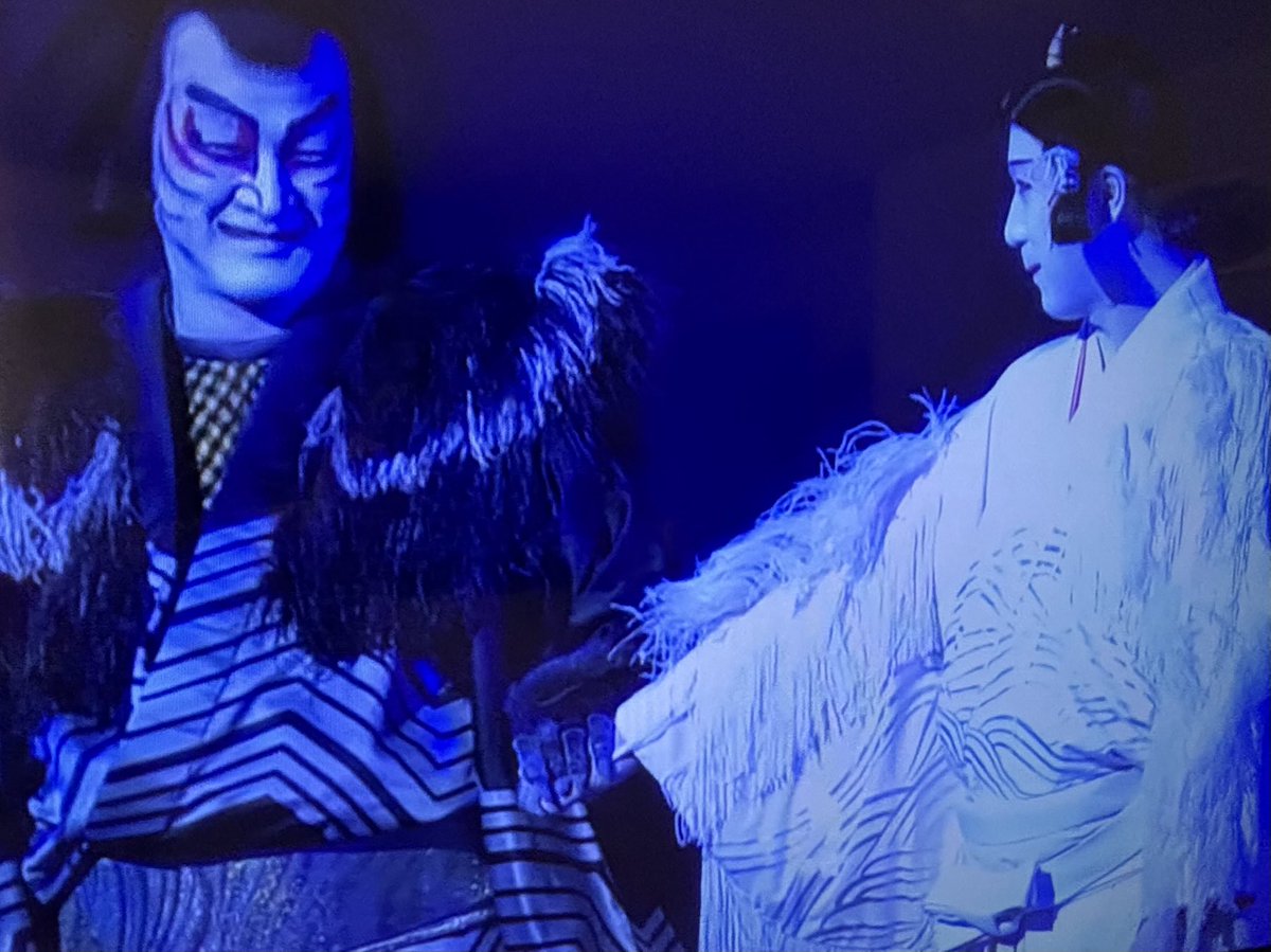 xEIozQ8vpn52450's tweet image. あらしのよるに。獅童様に感謝。
ONE STORMY NIGHT。kabuki  style。
#kabuki  #picturebook