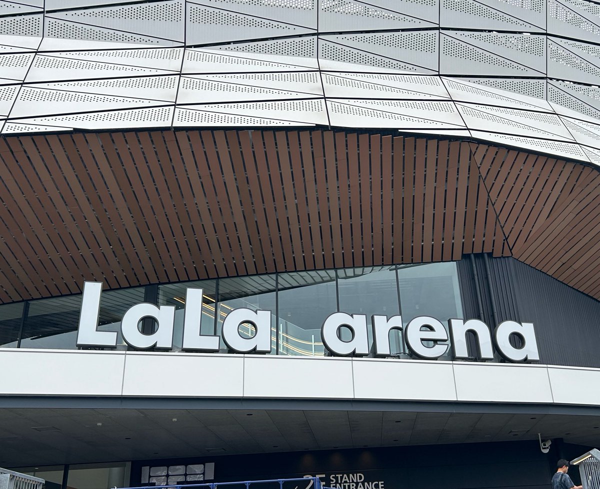 mikomiko_1939's tweet image. 4/15 LaLa arena到着
札幌ドーム以来まだいろいろ進行形だけど2年ぶり
夢の世界に来れました😭🙌
#KingGnuCENRALTour2026