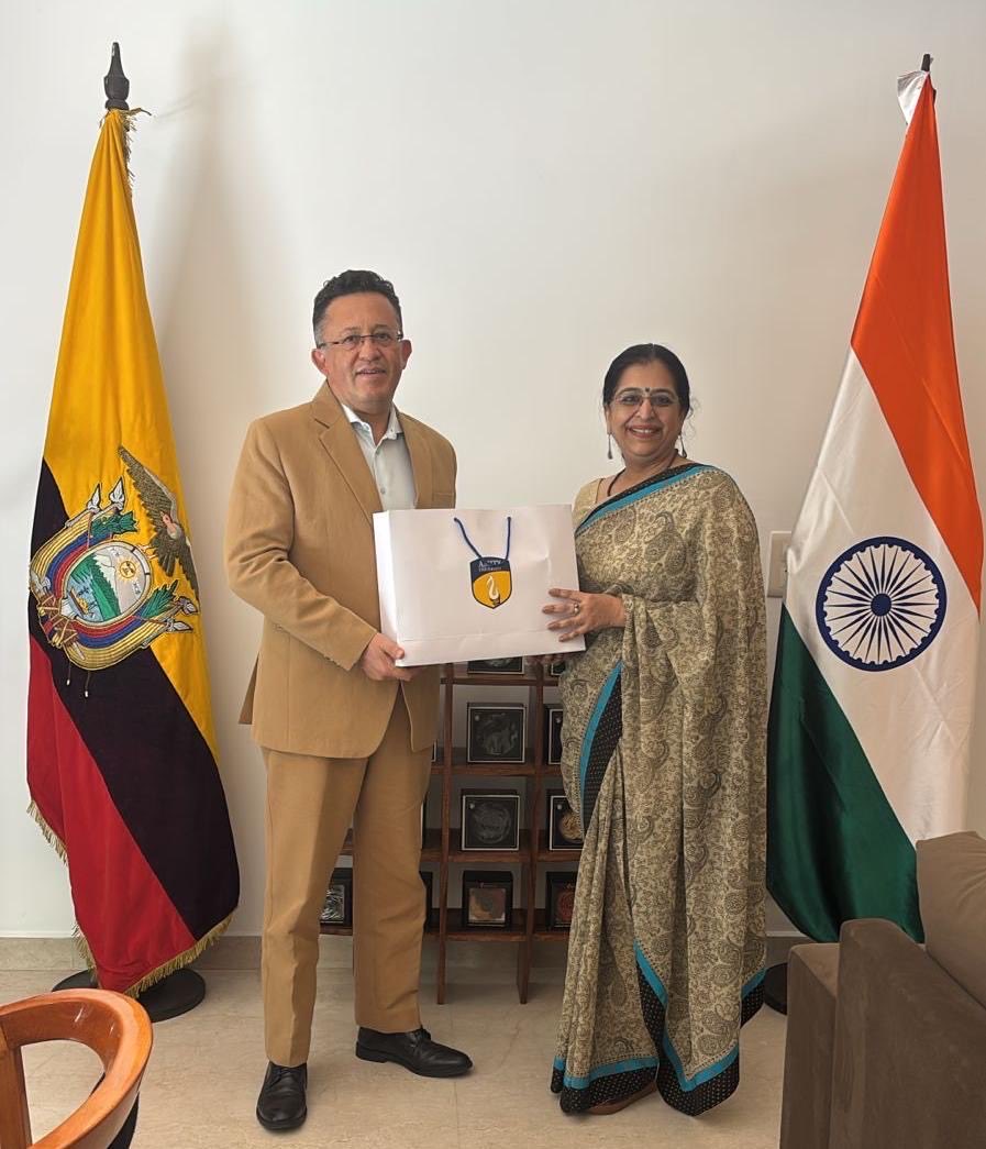 Embajada Ecuador India tweet media