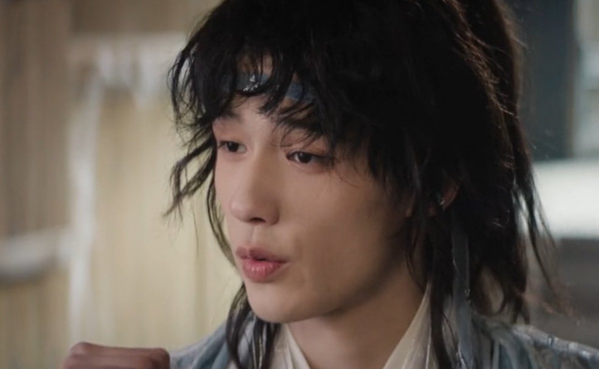 turningbald's tweet image. WTH DID HUA QI GO THROUGH TO TRANSFORM LIKE THIS??! from a silly clumsy junior to a melancholic shuanghua demon hunter...
#VeilOfShadows