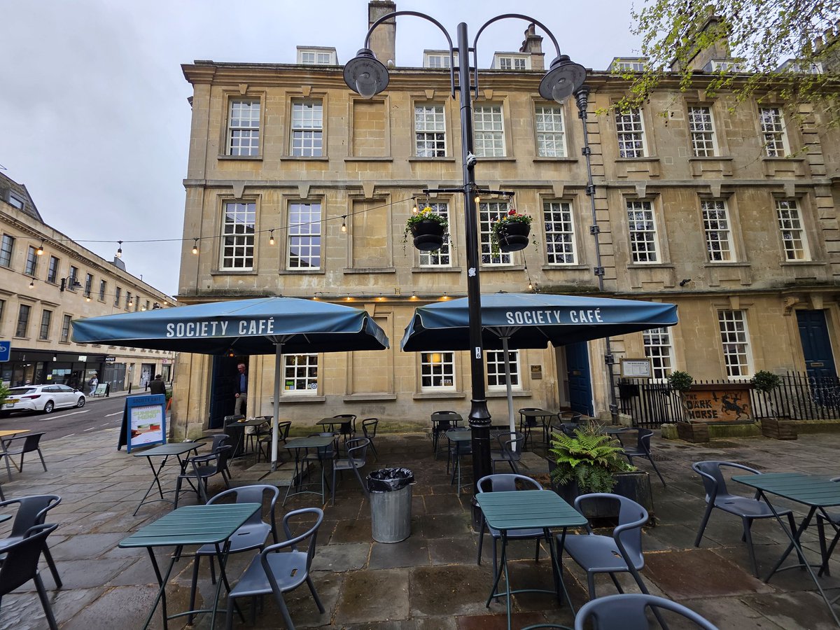 ใครมาเมืองบาธ แนะนำคาเฟ่โลคอล : Soceity cafe เป็น Local run business กาแฟดี ขนมดี เค้กดี ควรค่สแก่การสนับสนุนๆ