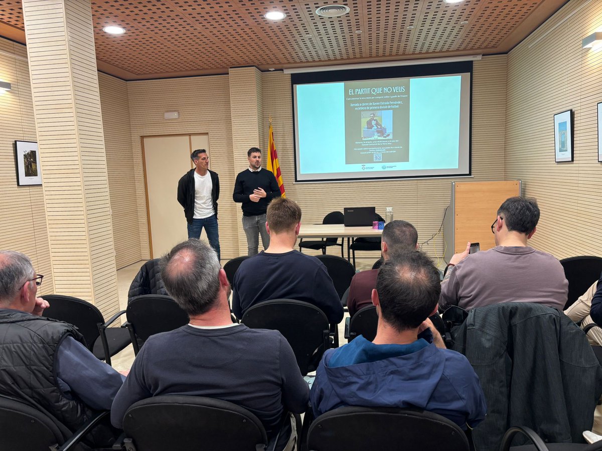 XavierEstradaF1's tweet image. Fantàstic vespre a Gandesa @CCTerra compartint el “Partit que no veus” amb veïns i entitats #esport #adolescents #infants #educacio #benestaremocional @PagesEditors @EdMilenio