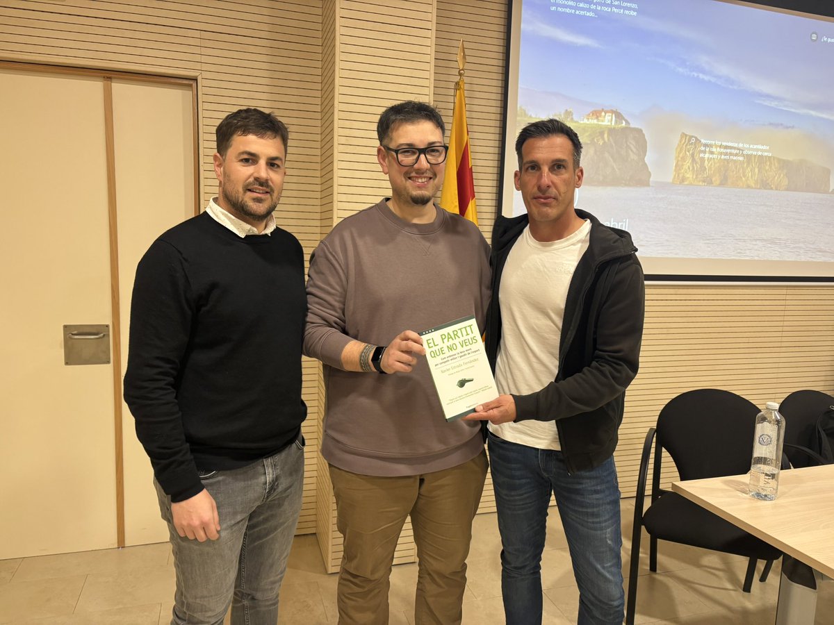 XavierEstradaF1's tweet image. Fantàstic vespre a Gandesa @CCTerra compartint el “Partit que no veus” amb veïns i entitats #esport #adolescents #infants #educacio #benestaremocional @PagesEditors @EdMilenio