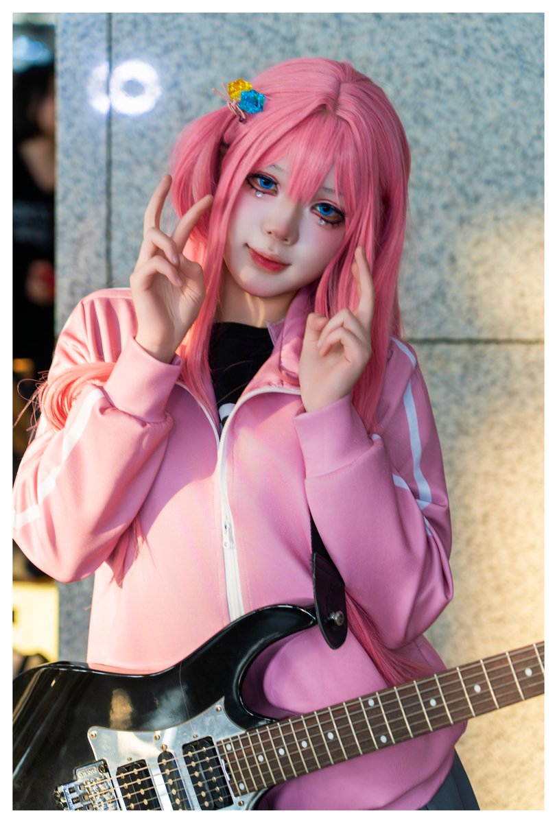 h5510540cp tweet media