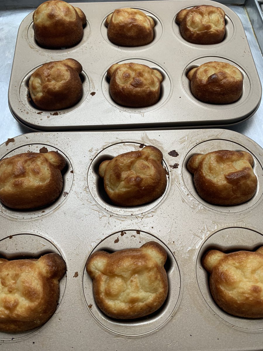 “Mommy kok pandanya jelek gini :(“ 
Jelek” juga lu makan kurjog 😒. Tapi rill ngakak beneran panda ini mah soalnya warnanya belontang belonteng 😭🤣