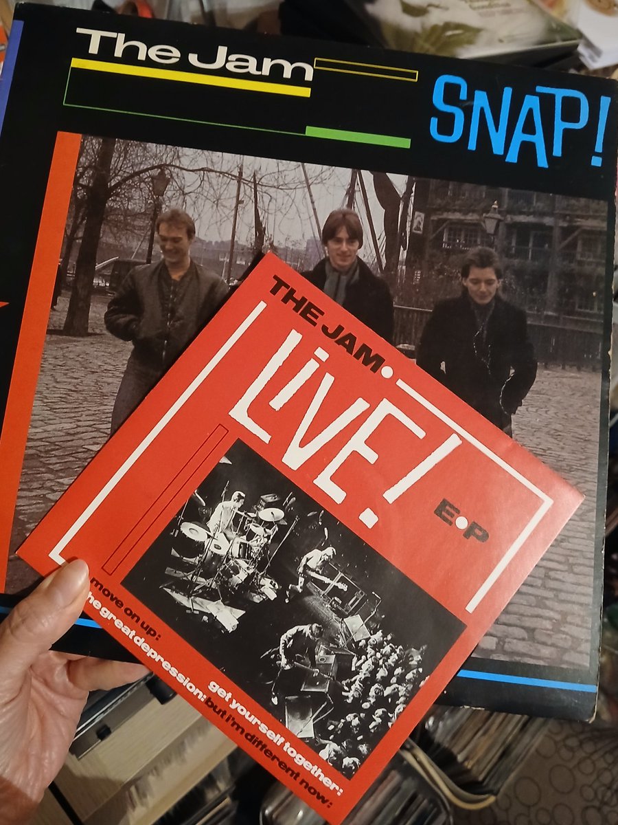 clairywairy88's tweet photo. "Because i know i done some things, that i should never have done, but i'm different now and i'm glad that you're my girl." 💙 #ButImDifferentNow #TheJamLiveFreeEP #TheJam ❤️ #Snap (1983) #PaulWeller #RickBuckler #BruceFoxton Happy #WellerWednesday all!x 💚 https://t.co/aVtaTyNLh9