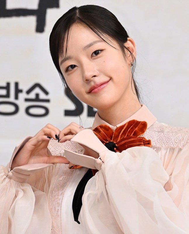Subeom Noona 🍉 💍☎️ #PerfectCrown tweet media
