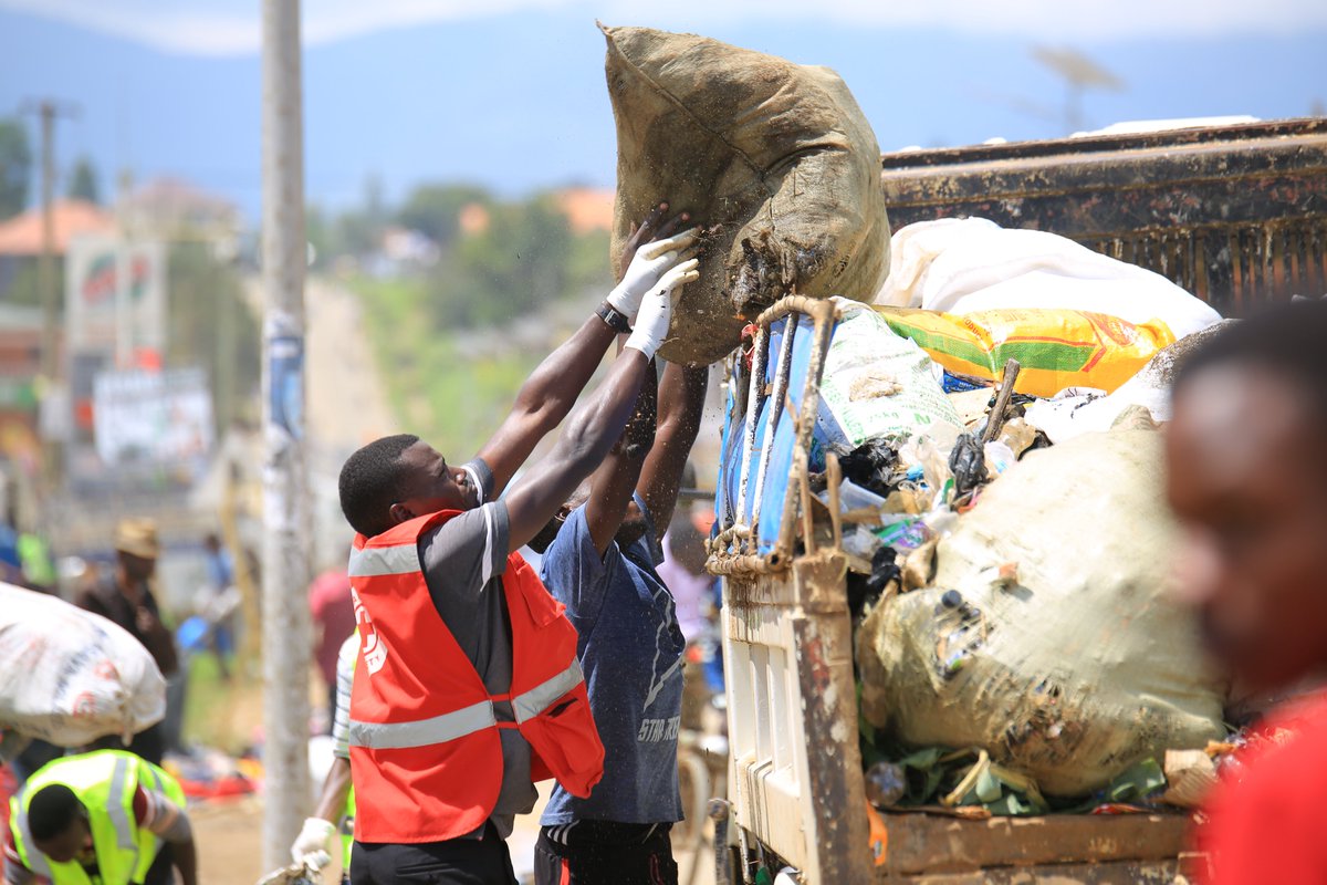 AfriyeaGolf's tweet image. Join hands with neighbors during our campaign cleanup drive on 22nd April, 2026 Pick litter, sort recyclables, and leave every corner brighter, safer, and healthier for children and wildlife around us. #CleanupDrive #RecycleMore #EarthCare #WorldEarthDay2026
@turfmonkeyboy