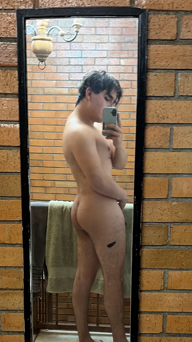 vidm0411's tweet photo. Esas por qué me gustó mi cabello 😏
#gayteen #gayporn https://t.co/r1t5aqkCMZ