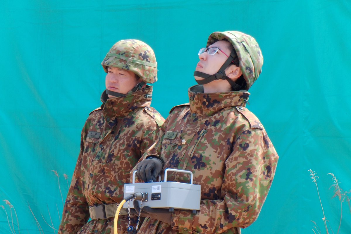 7th_Division_pr's tweet image. ＃第７情報隊は、ＵＡＶ（中域用）スキャンイーグル２を使用した初の訓練を行いました。
第７師団長も、訓練の実施状況を視察しました。
写真は、カタパルト（発射装置）と機体回収装置の様子です。

＃第７師団
＃自衛隊
＃国防
＃新生機甲師団