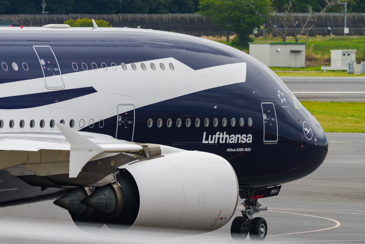 dra_photo__nyan's tweet image. ルフトハンザ100周年塗装が成田にやってきた
#lufthansa
#sonyalpha
#これソニーで撮りました