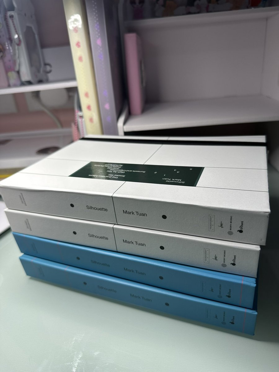 NBYG23's tweet image. WTS 💸

อัลบั้ม  Silhouette Mark tuan ได้ครบทุกอย่างยกเว้นการ์ดในบั้ม 🩷✨

บั้มละ 120 รวมส่ง มีอย่างละ 2 บั้ม/เวอร์
- Deluxe Sunset Version
- Deluxe Smoke Version

📮 ขอดูเพิ่มเติมได้ค่ะ 🫶🏻 

✨🩷 สนใจ DM ได้เลยค่ะ 💬

#MarkTuan #silhouette #ตลาดนัดอากาเซ่