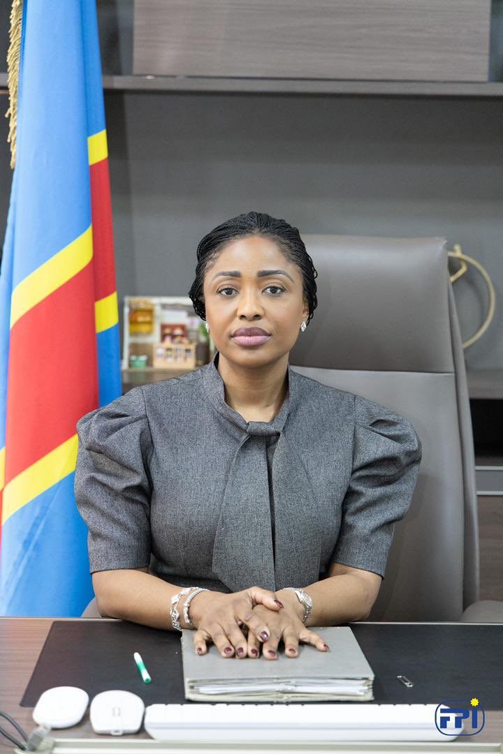 rkitsita's tweet photo. #RDC: Après la suspension d’Alain Lungungu pour megestion  à la Cellule d’exécution des financements en faveur des États fragiles (CFEF), c’est Djena Bassiala qui assume désormais l’intérim . 

Le personnel de cette structure relevant du ministère des Finances formule le vœux que la CFEF amorce un nouveau virage puisque l’ancien directeur suspendu par le ministre des Finances, Doudou Fwamba Likunde Libotay, pour des faits présumés de mégestion, des contre-performances dans l’exécution du programme 145 territoires, ainsi que des irrégularités dans certains contrats et des cas de conflits d’intérêts dans l’attribution des marchés publics avait discrédité toute la structure auprès des partenaires. 

Djena Bassiala est experte  dans la gouvernance publique et parapublique, elle s’est aussi  spécialisée dans la gestion des financements, la passation des marchés publics et la coordination de projets multisectoriels.

Elle a évolué dans plusieurs secteurs, notamment l’industrie, les hydrocarbures, les services financiers, les télécommunications et le transport aérien, et a participé à des réformes structurelles ainsi qu’à la mise en œuvre de projets à fort impact.